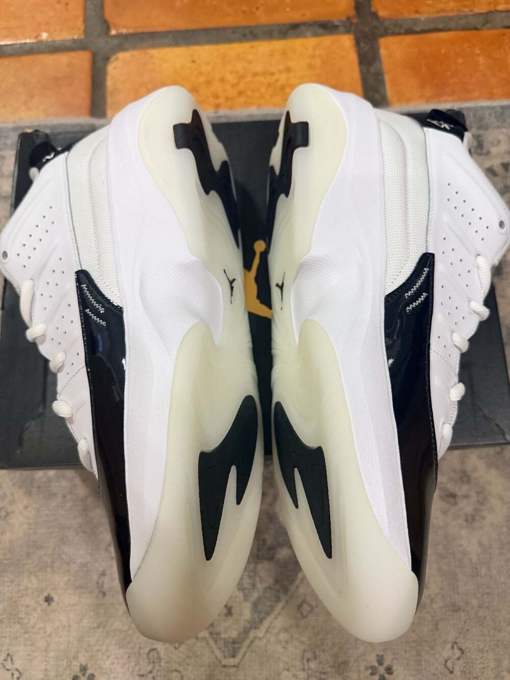 Jordan Max Aura 7 Men's Shoes White/Black/Summit White - Picture 4 of 10